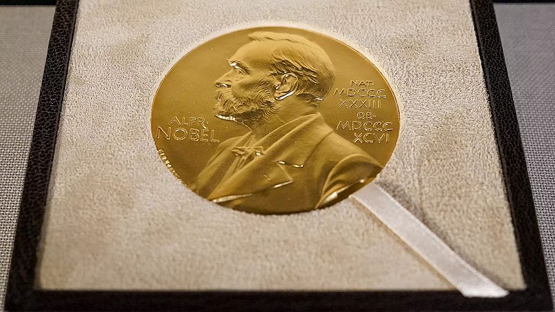 Nobel Ödülleri adını İsveçli kimyager, mühendis ve sanayici Alfred Nobel'den alıyor