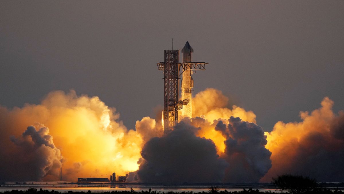 For the first time.. "SpaceX" recovers the first stage of its "Starship" rocket