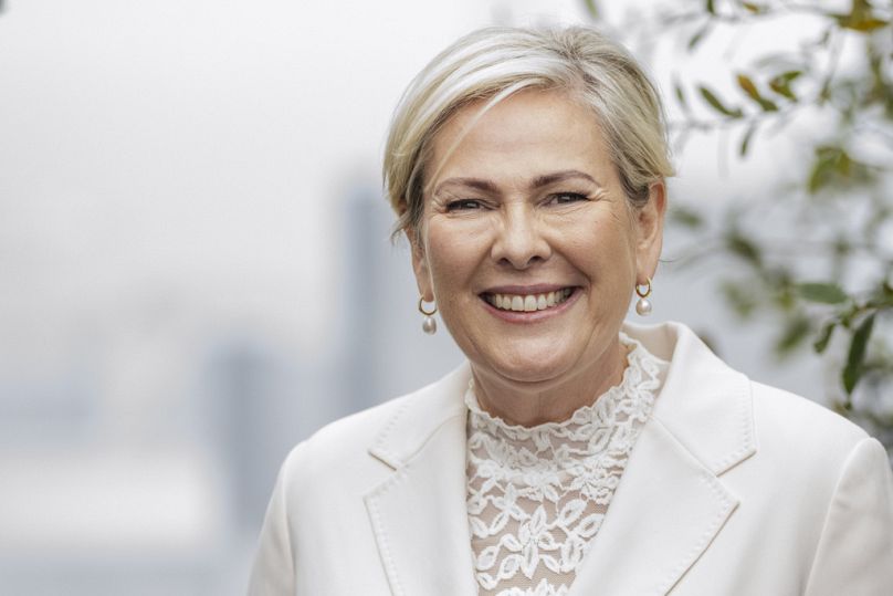 La presidente islandese Halla Tomasdottir durante una visita all'impianto di termovalorizzazione di Amager Bakke, Copenaghen, Danimarca, 8 ottobre 2024