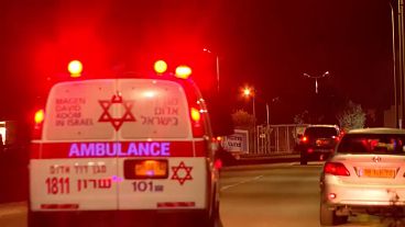 Una ambulancia cerca de la base militar de Binyamina, en el centro de Israel, el 13 de octubre de 2024.