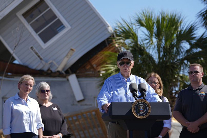 El presidente Joe Biden habla después en St. Pete Beach durante una gira por las zonas afectadas por el huracán Milton, 13 de octubre, 2024 