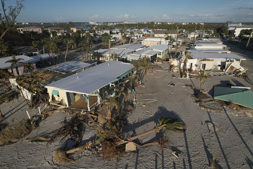 Daños causados por el huracán Milton en una comunidad de casas móviles en Manasota Key, 13 de octubre de 2024.