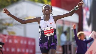 Marathon de Chicago : la kényane Chepngetich pulvérise le record du monde