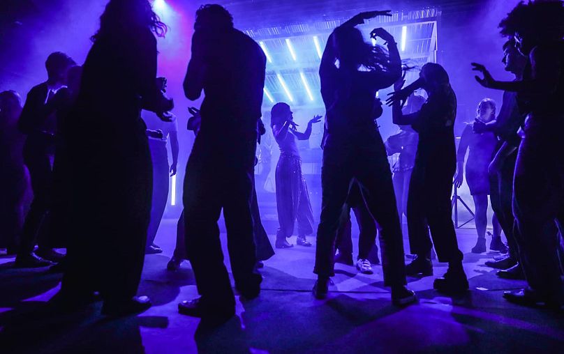 Radical Relax, 2. rész: "koncert" a nagyszínpadon