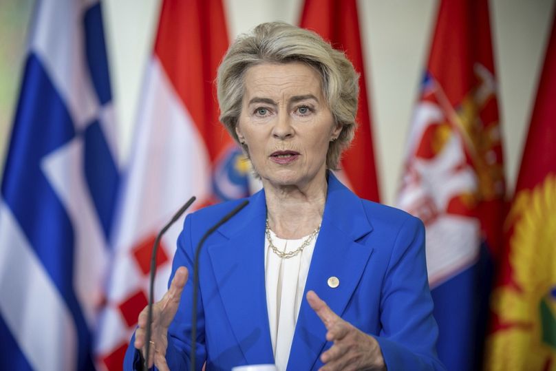 Ursula von der Leyen, presidente della Commissione europea, partecipa a una conferenza stampa dopo il vertice del Processo di Berlino, Germania, 14 ottobre 2024