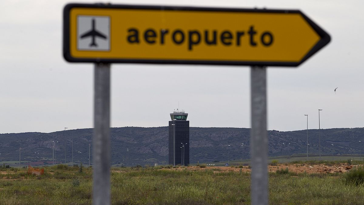 Egy repülőtéren alakítana ki migránsközpontot a spanyol kormány