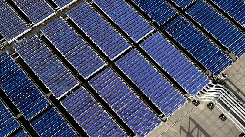 The 712 square-metre installation is made up of 950 solar collectors.