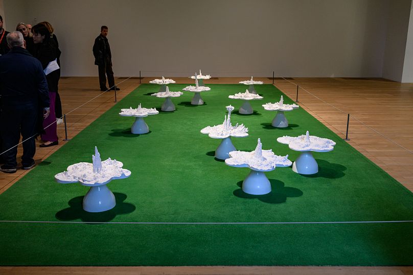 Helen Chadwick: «Piss Flowers»