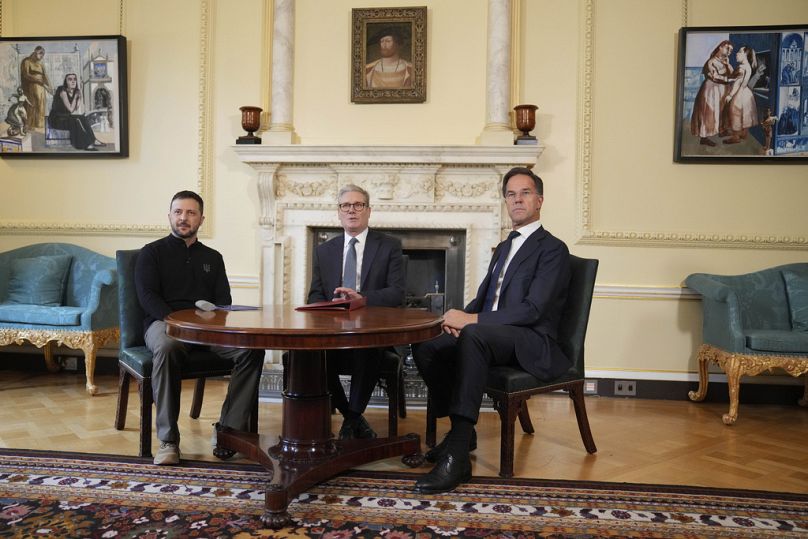 İngiltere Başbakanı Keir Starmer, NATO Genel Sekreteri Mark Rutte ve Ukrayna Devlet Başkanı Volodimir Zelenskiy, Londra'da bir araya geldi, 10 Ekim 2024