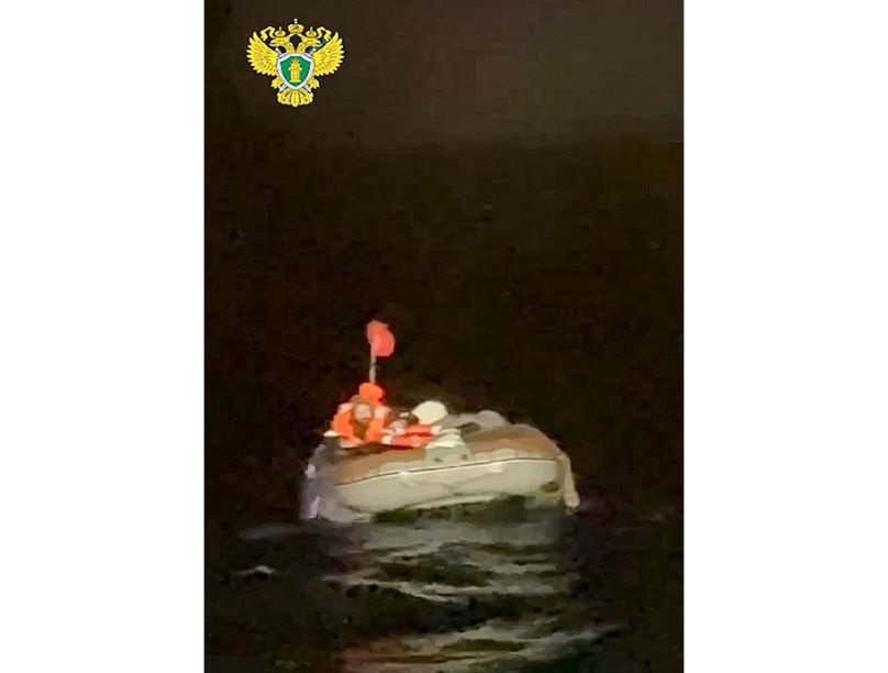  الصورة لرجل روسي قضى أكثر من شهرين على متن قارب  مأخوذة من مقطع فيديو نشرته القناة الرسمية لمكتب المدعي العام الروسي على التلغرام يوم الثلاثاء 15 أكتوبر/تشرين الأول 2024.