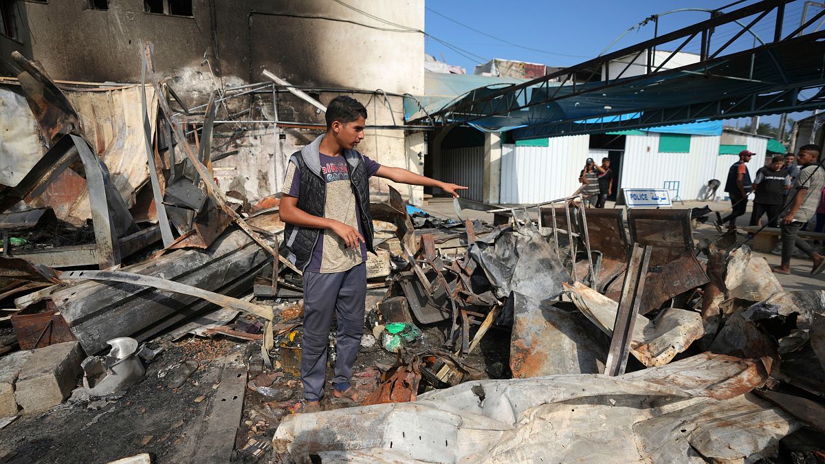 اليوم 377 للحرب: "مجزرة" جديدة في مركز إيواء بجباليا ومعارك ضارية بين حزب الله وإسرائيل بجنوب لبنان