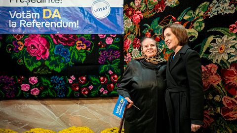 Maia Sandu with a voter during Moldova's EU referendum campaign. 