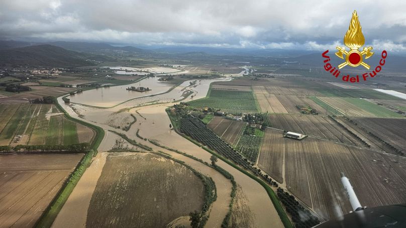 Ricognizione aerea sulla zona di Campiglia Marittima, allagata a causa dall'esondazione del fiume Cornia