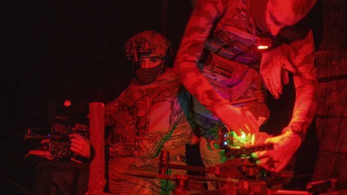 Guerra in Ucraina, Kiev: "Colpiti fabbrica di munizioni e aeroporto in Russia"