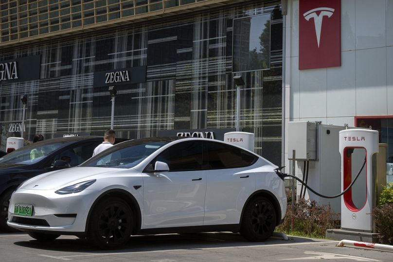 Sands úgy gondolja, hogy az elektromos járművek 15 év múlva károsabbak lesznek a környezetre mint most.