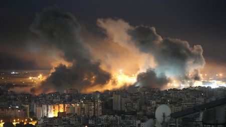 Φλόγες και καπνός από ισραηλινή αεροπορική επιδρομή στα νότια προάστια της Βηρυτού, 20 Οκτωβρίου 2024 