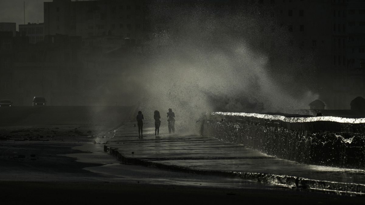 Cuba: Hurricane Oscar causes havoc amid massive power outage in Havana