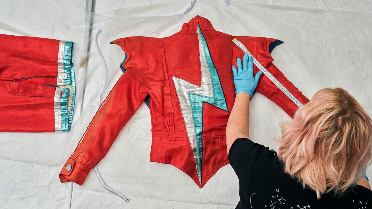 V&A’s new East Storehouse to display over 90,000 David Bowie items