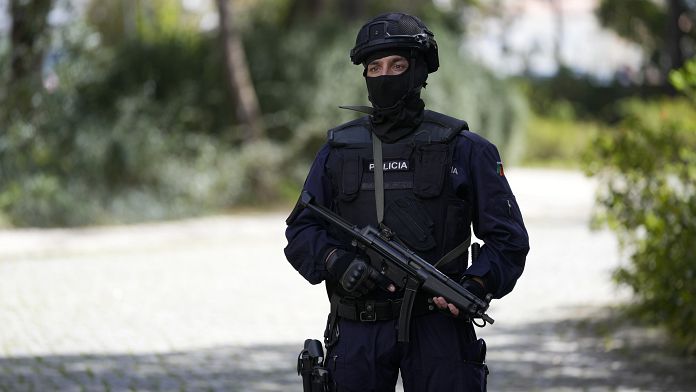 Portogallo, seconda notte di scontri e violenze a Lisbona: quattro feriti e tre arrestati