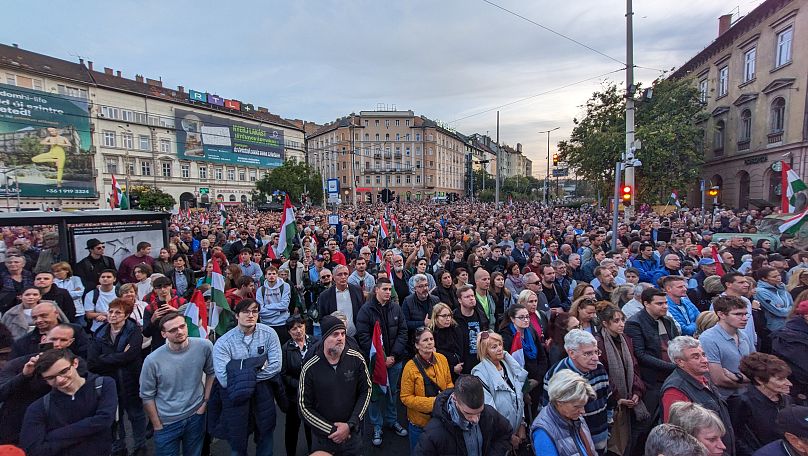 A budapesti Széna teret megtöltötte a tömeg a Tisza Párt 1956-os megemlékezésén