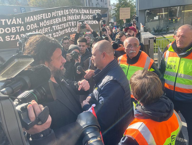 Puzsér Róbertet nem engedték be lyukas zászlóval