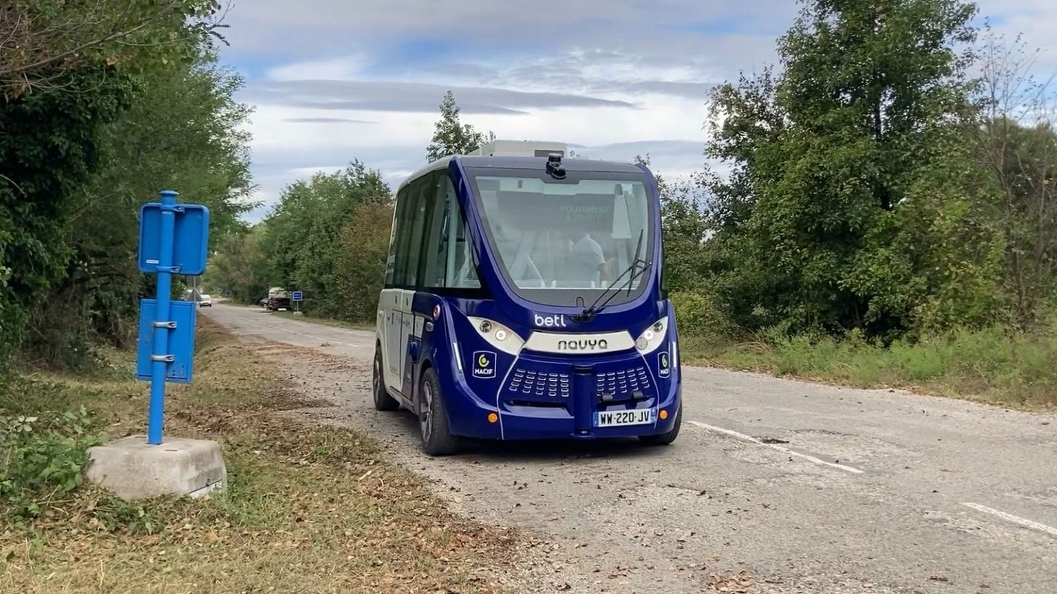 Cette navette autopilotée transporte des personnes dans les zones rurales de France. Est-ce l'avenir de la mobilité ?