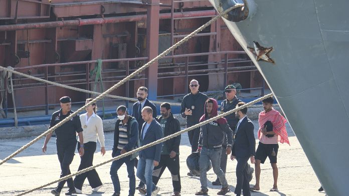 Minacce di morte alla giudice Albano, non aveva convalidato il trattenimento dei migranti in Albania