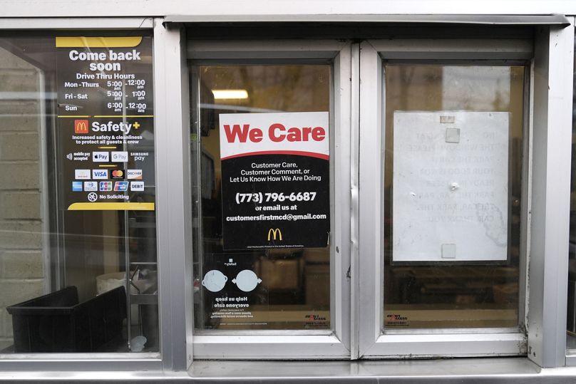 Négy állam McDonalds éttermeiben jelenleg egyáltalán nem elérhető a szendvics, ami miatt 49 ember megfertőződött