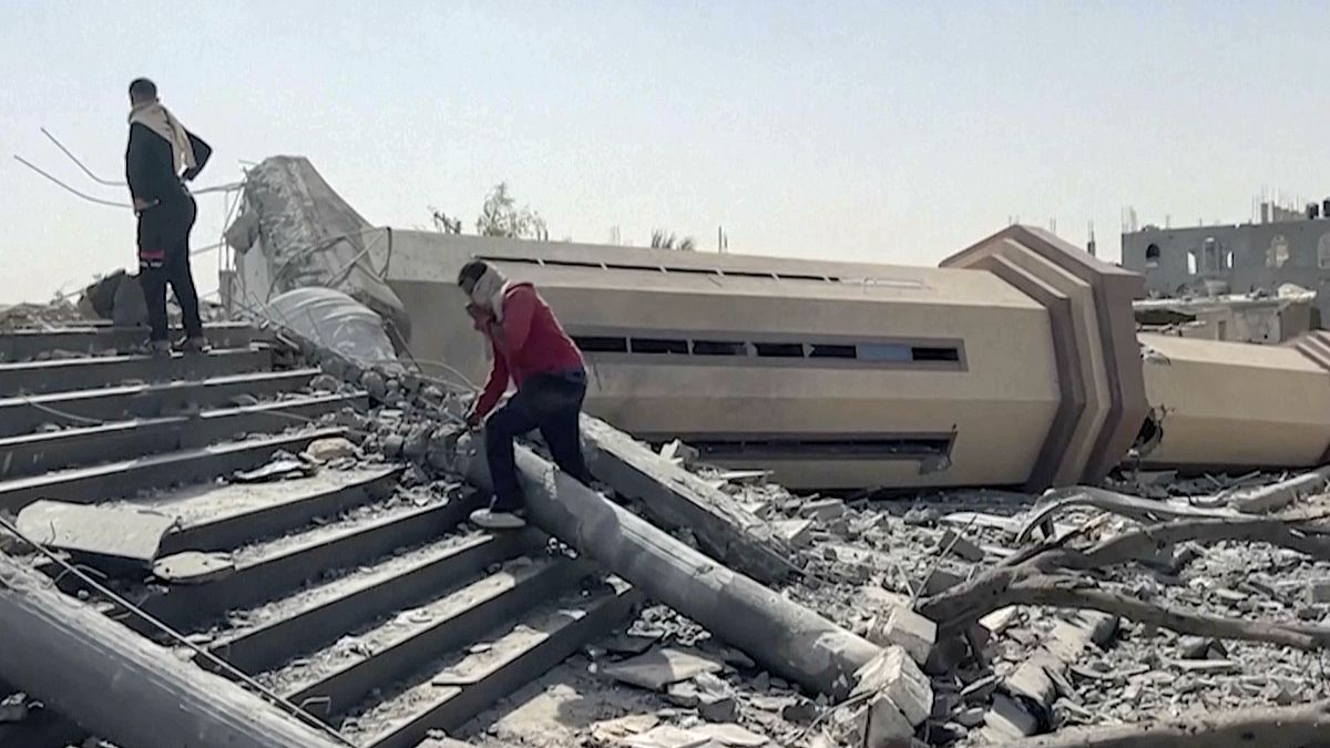 الجيش الإسرائيلي يحتجز الطواقم الطبية بمستشفى كمال عدوان وخسائر كبيرة في صفوفه على جبهتي لبنان وغزة