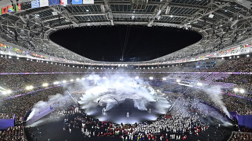 Az olimpia záróünnepségének egy jelenete a párizsi Stade de France-ban 2024. augusztus 11-én.