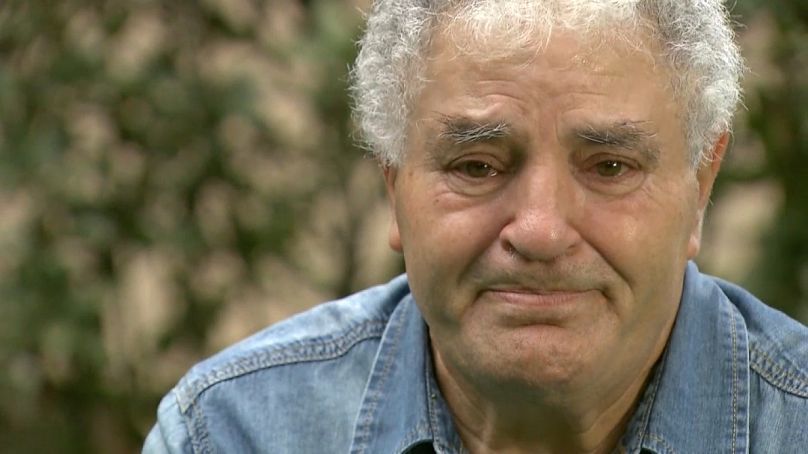 لوتشيانو دا أدامو، البالغ من العمر 63 عامًا، وهو يحاول أن يستذكر ما حدث له بعد تعرضه لحادث سيارة على فيا ديلي فورناسي
