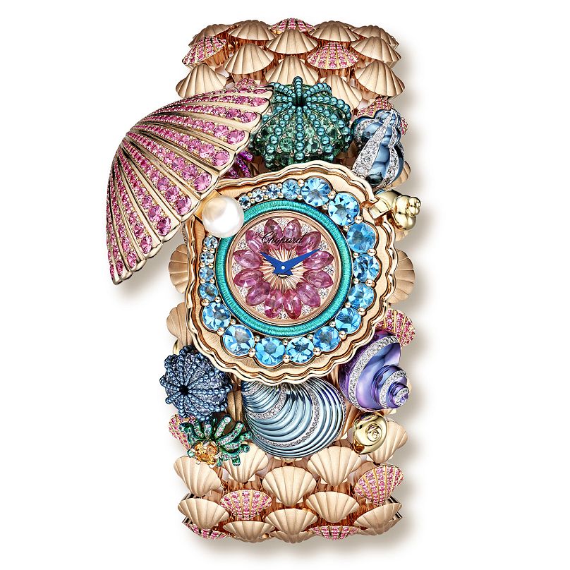 Concealed within the mysterious and protective cocoon of a seashell, this secret watch testifies to an encounter between Chopard’s watchmaking expertise and tradition.