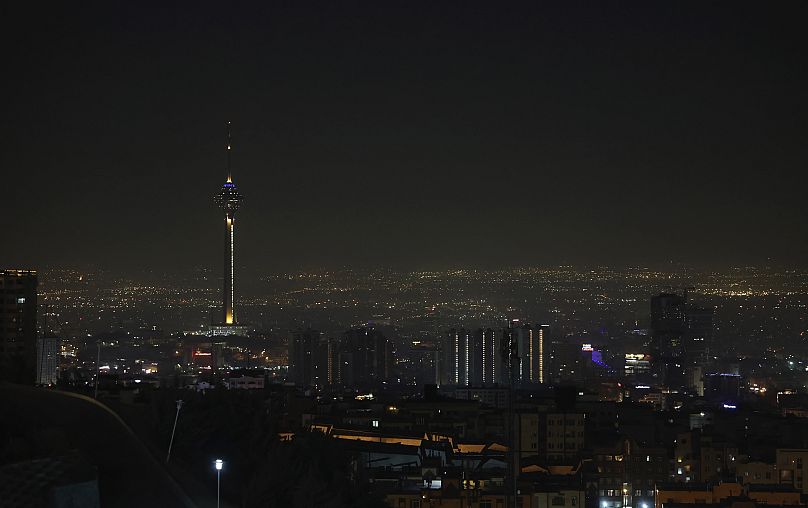 İran'ın başkenti Tahran'ın cumartesi sabahı erken saatlerdeki görünümü, 26 Ekim 2024.