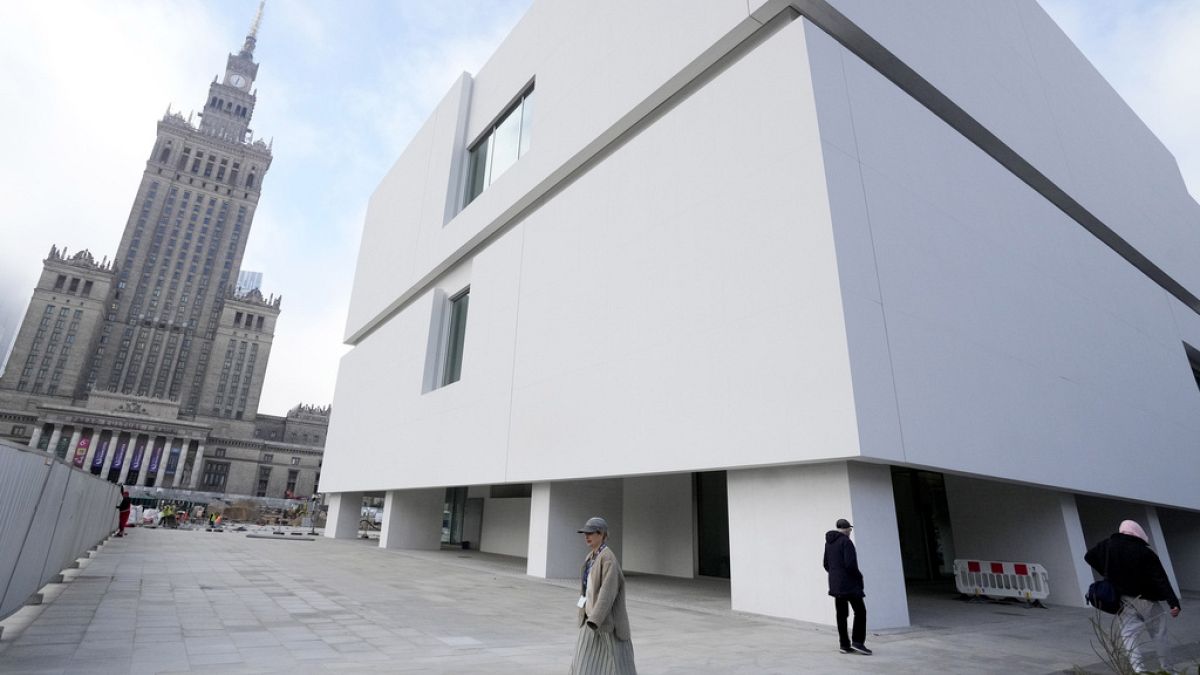 Het Museum van Moderne Kunst in Warschau heeft een blijvend thuis ...