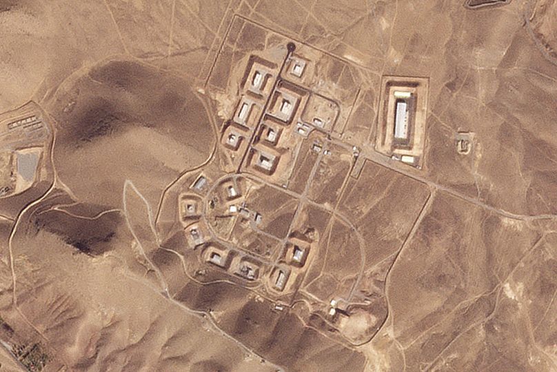 قاعدة خُجير العسكرية الإيرانية، الواقعة خارج طهران، إيران، وتحتوي على مبانٍ متضررة، السبت، 26 أكتوبر/تشرين الأول 2024