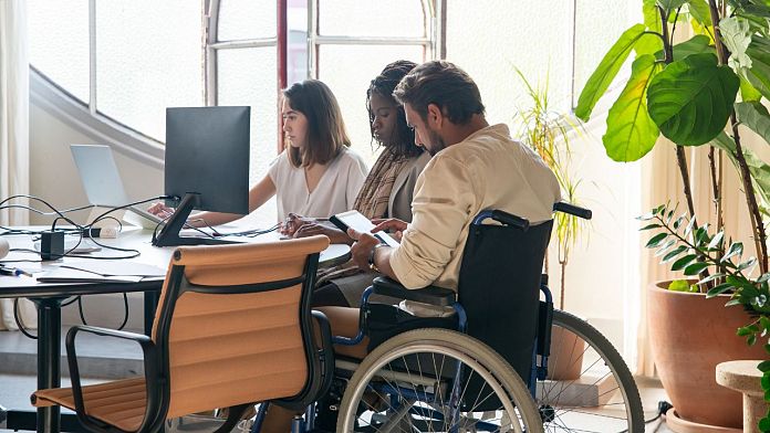 Oltre il 25% dei cittadini europei con disabilità affronta difficoltà finanziarie