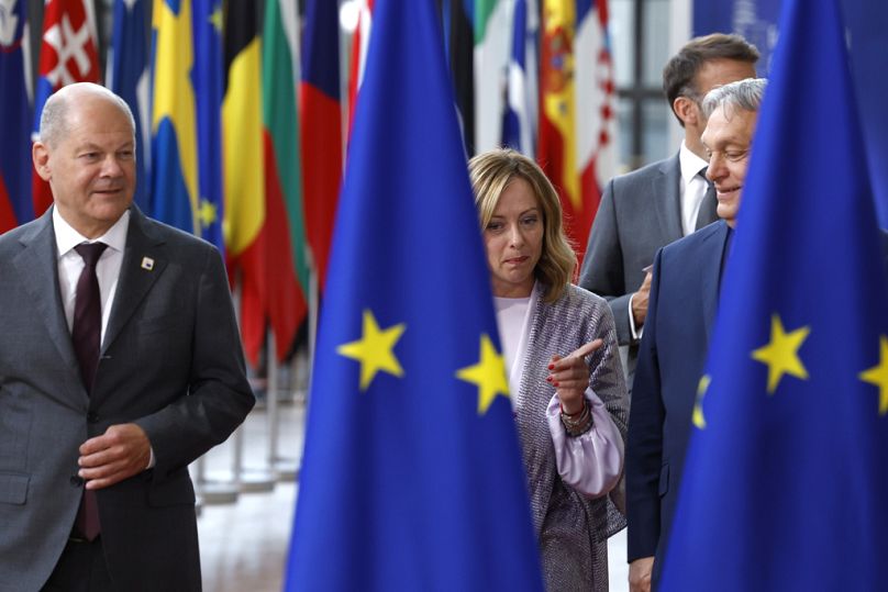 Orbán Viktorral a brüsszeli EU-csúcson készült csoportkép elkészülte előtt - 2024. június 27.