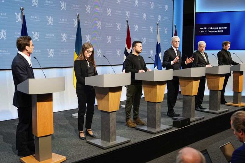 Zelenskyy speaks with Nordic leaders at a NATO summit