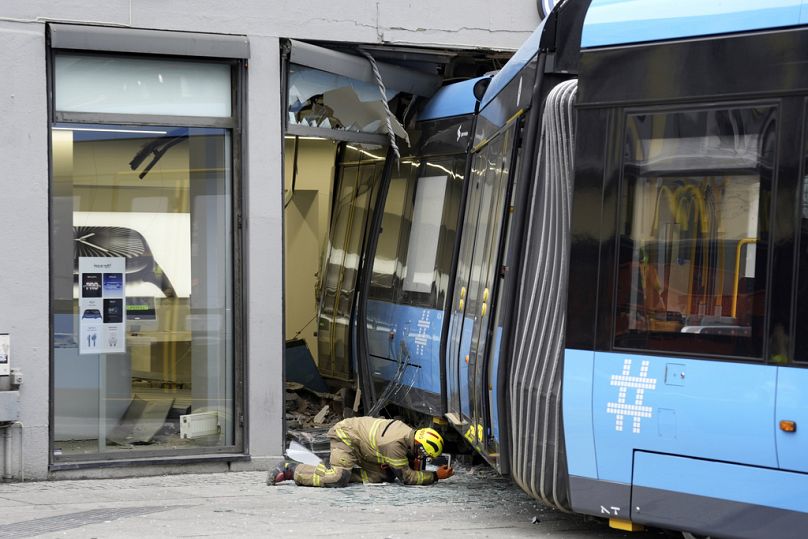 Bir başka açıdan tramvay kazasının fotoğrafı