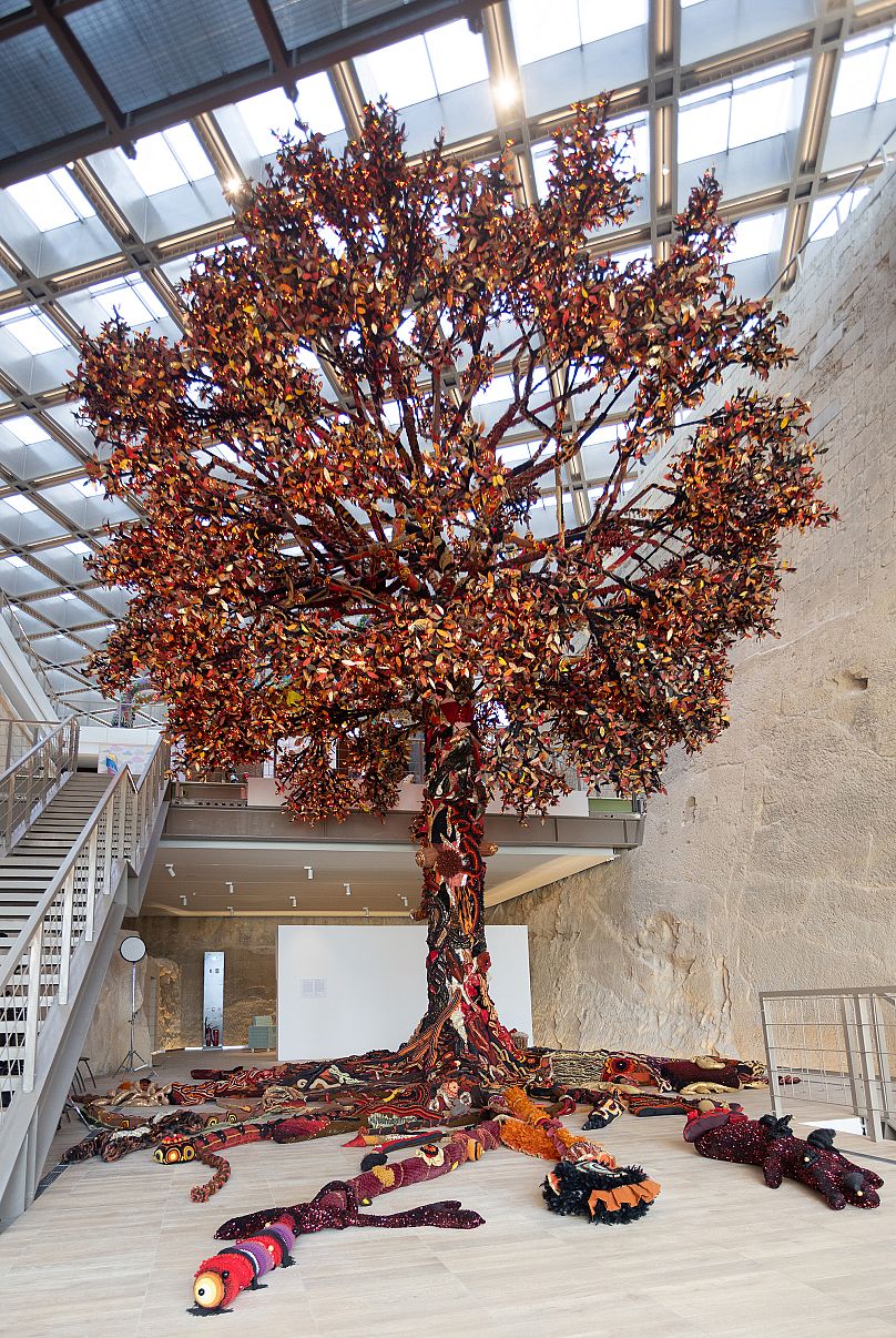 Joana Vasconcelos'un "Tree of Life" isimli eseri.