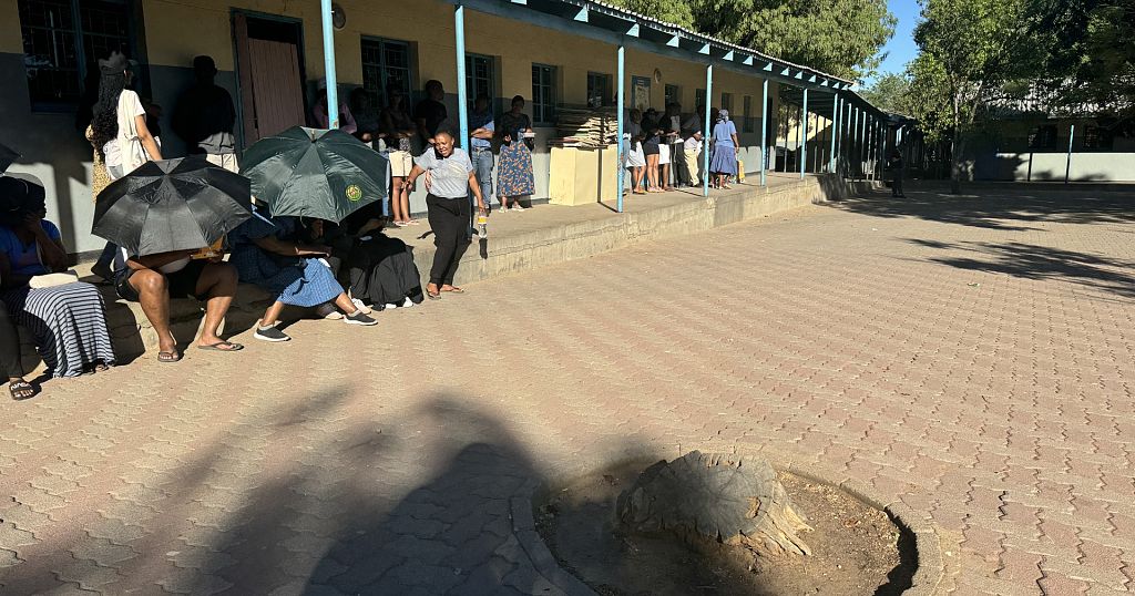 Residents in Botswana head to the polls, as Mokgweetsi Masisi seeks second term