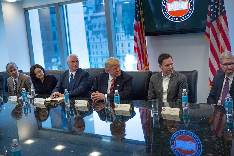 Trump elnök és Mike Pence alelnök tech-vezetők társaságában - 2019