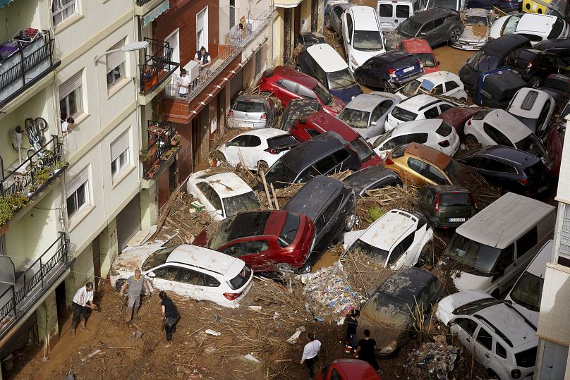 Les habitants de la région de Valence se sont réveillés jeudi devant des scènes de dévastation impressionnantes.
