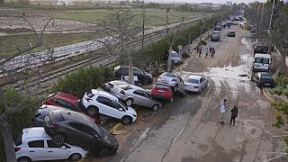 auto trascinate dall'acqua a Valencia