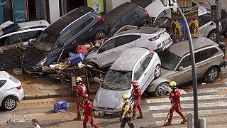 Auto travolte dall'acqua a Valencia