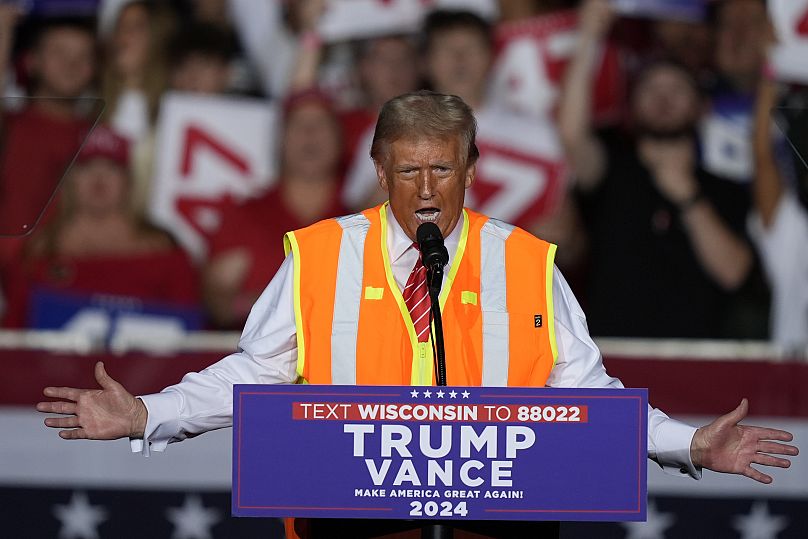 Donald Trump habla durante un mitin de campaña en el Resch Center en Green Bay, Wisconsin. 