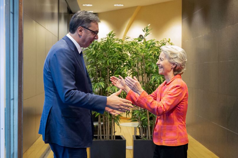 Aleksandar Vučić szerb elnök és Ursula von der Leyen uniós bizottsági elnök