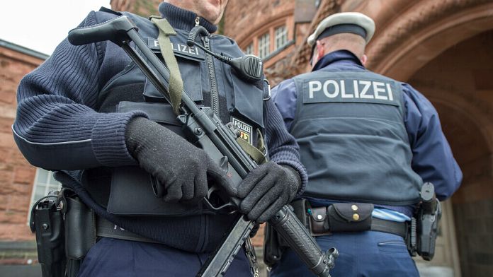 Manhunt underway in Berlin after explosives found in abandoned bag at station