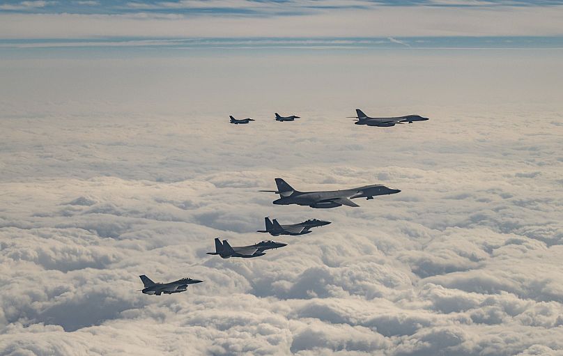 Imagen de archivo, B-1B volando sobre Corea del Sur 2022