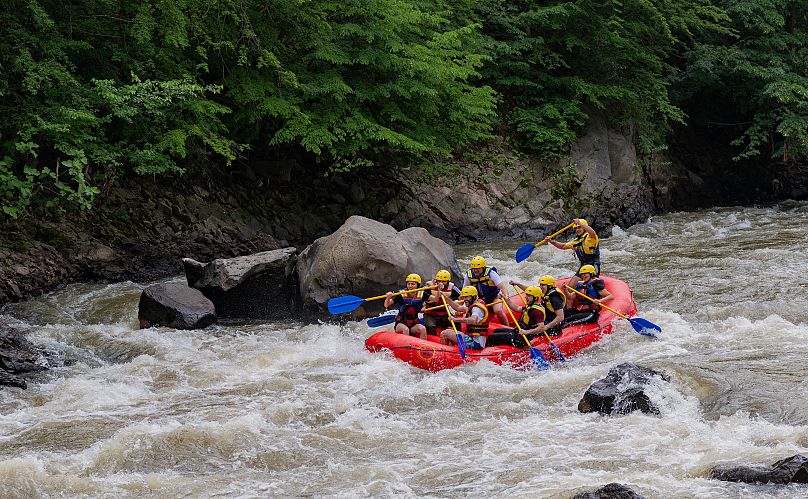Rafting auf dem Debbed-Fluss